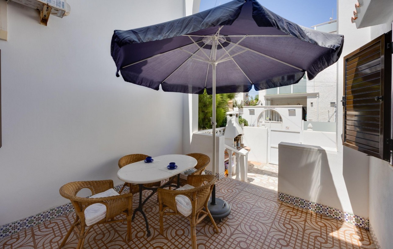 Resale - Chalet - Torrevieja - Calas blanca