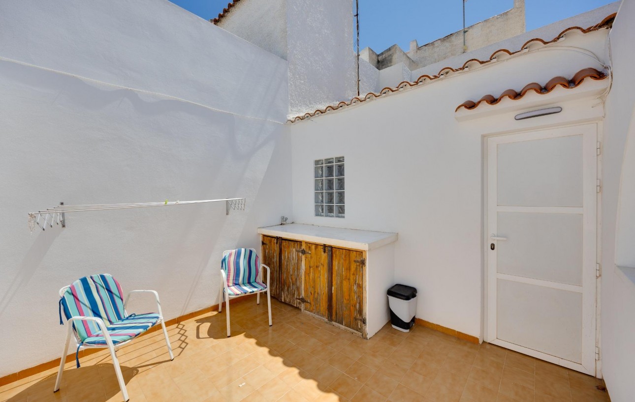 Resale - Chalet - Torrevieja - Calas blanca