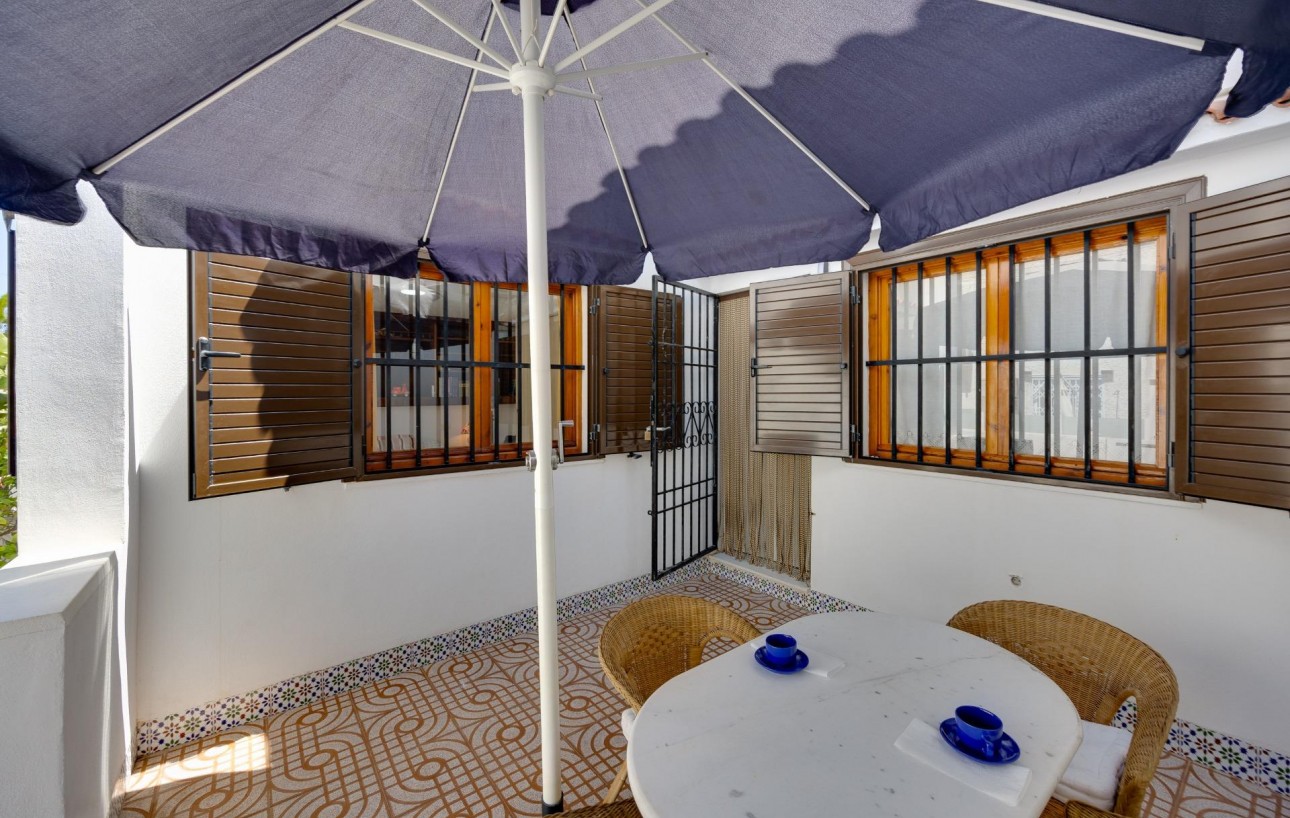 Resale - Chalet - Torrevieja - Calas blanca