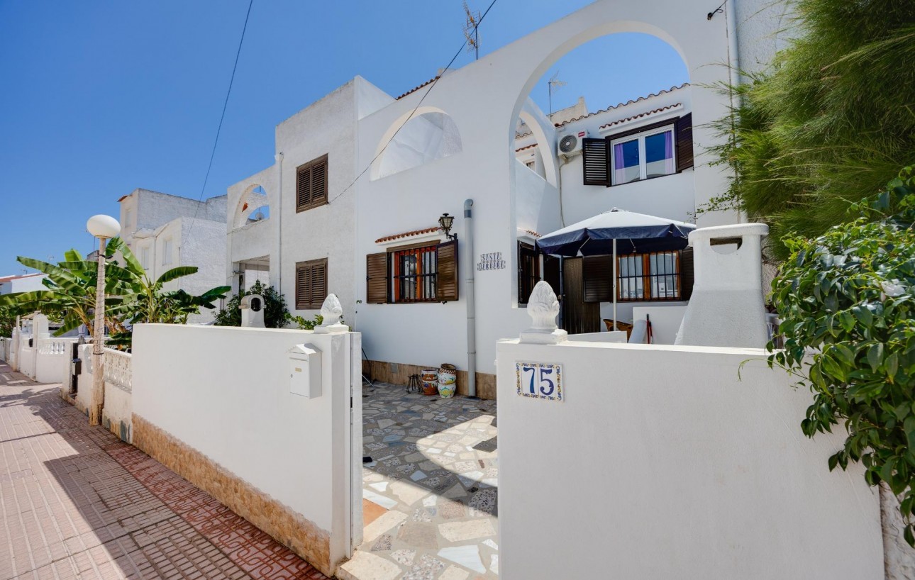 Resale - Chalet - Torrevieja - Calas blanca