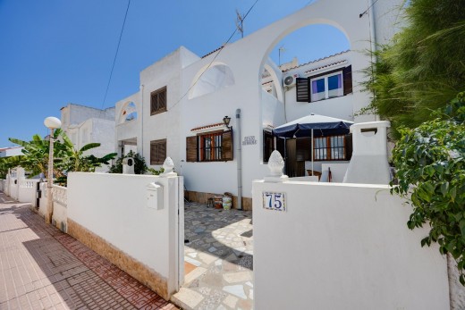 Resale - Chalet - Torrevieja - Calas blanca