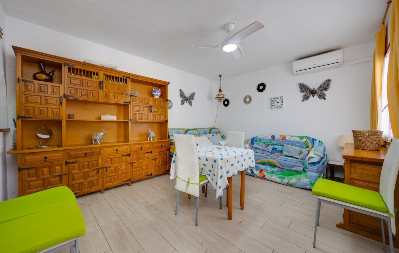 Resale - Chalet - Torrevieja - Calas blanca