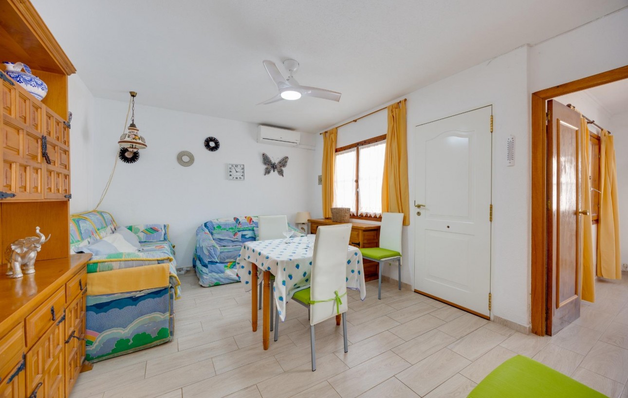 Resale - Chalet - Torrevieja - Calas blanca