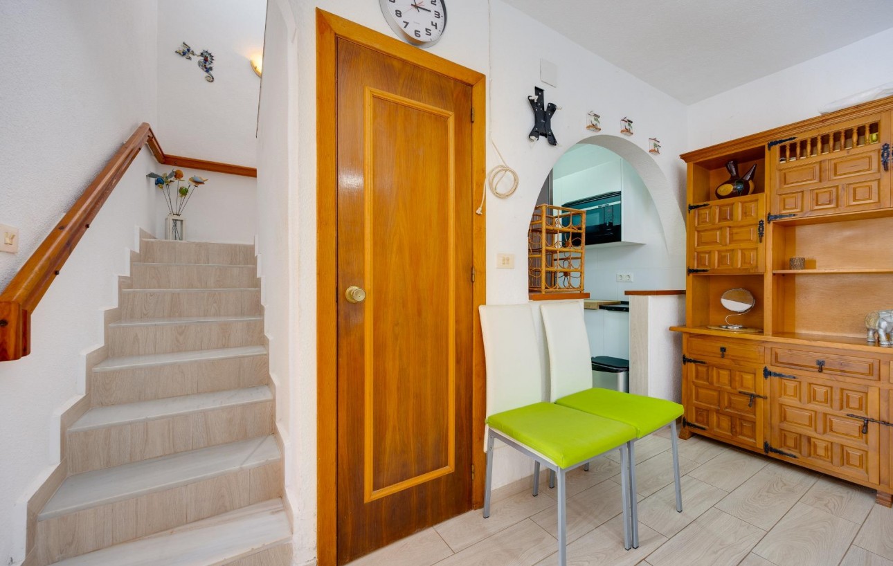 Resale - Chalet - Torrevieja - Calas blanca