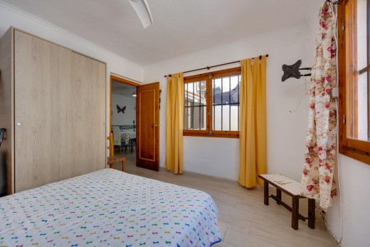 Resale - Chalet - Torrevieja - Calas blanca