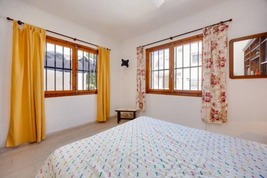 Resale - Chalet - Torrevieja - Calas blanca