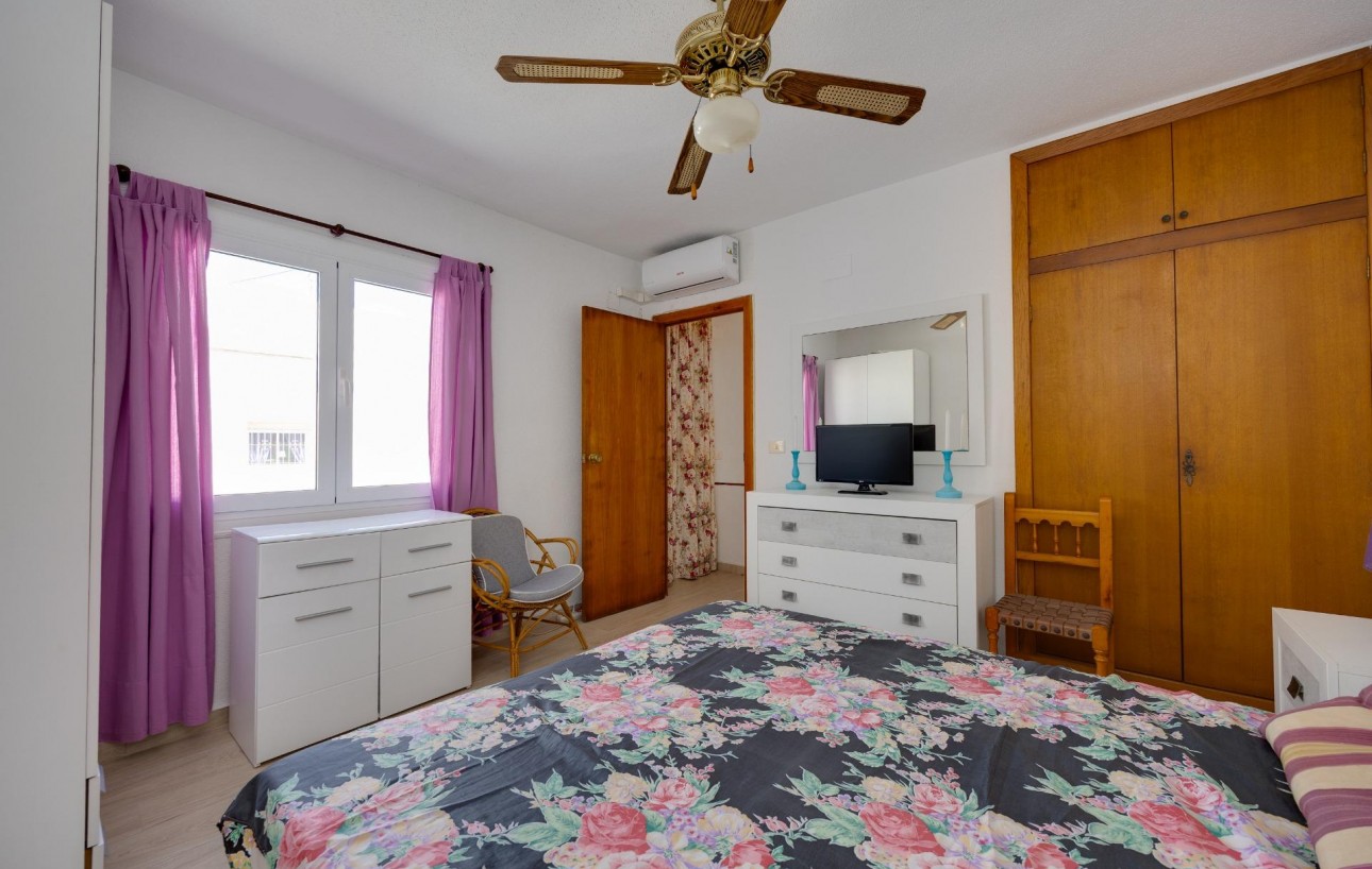 Resale - Chalet - Torrevieja - Calas blanca