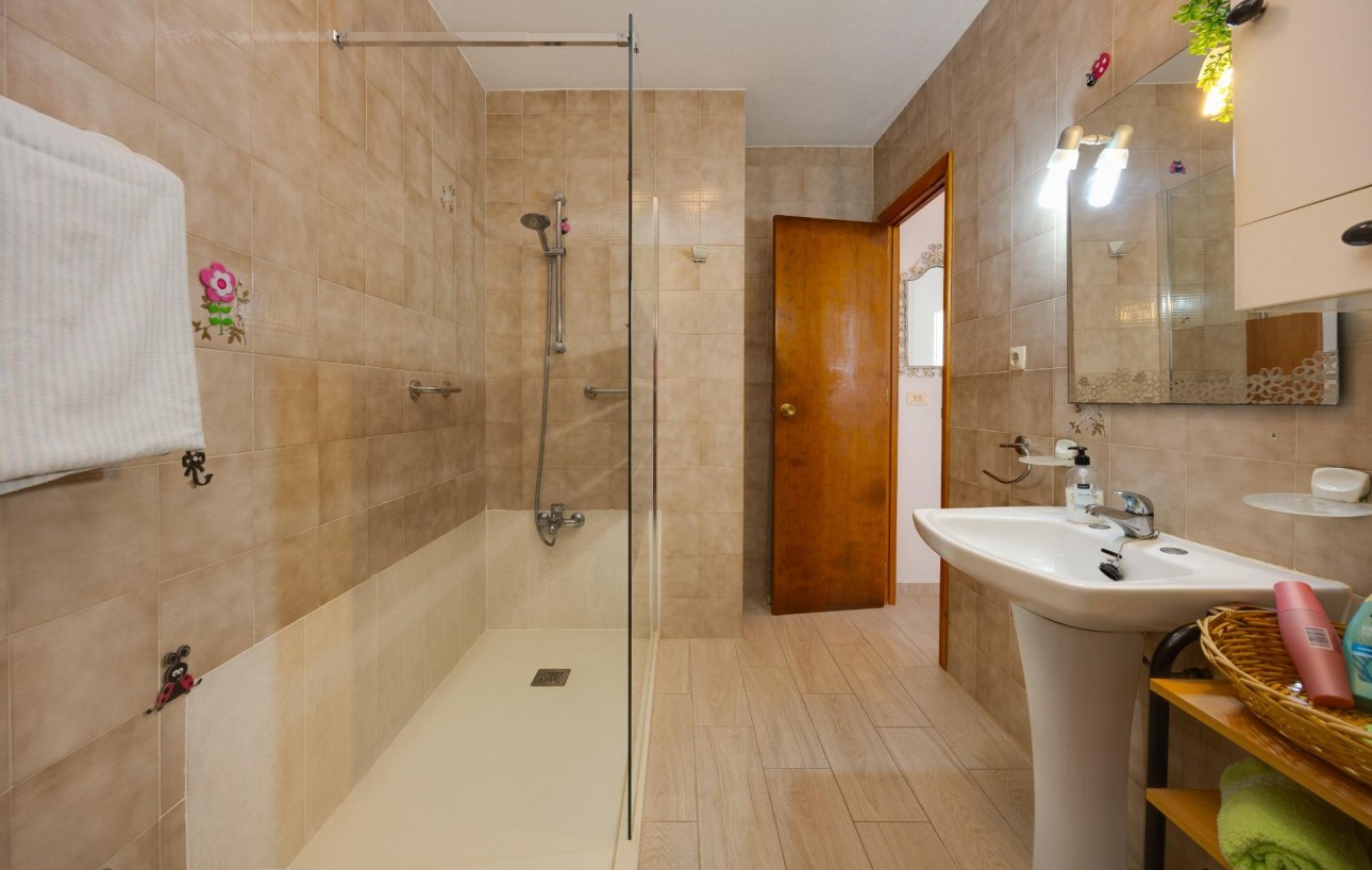 Resale - Chalet - Torrevieja - Calas blanca