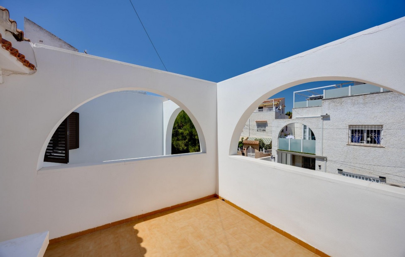 Resale - Chalet - Torrevieja - Calas blanca