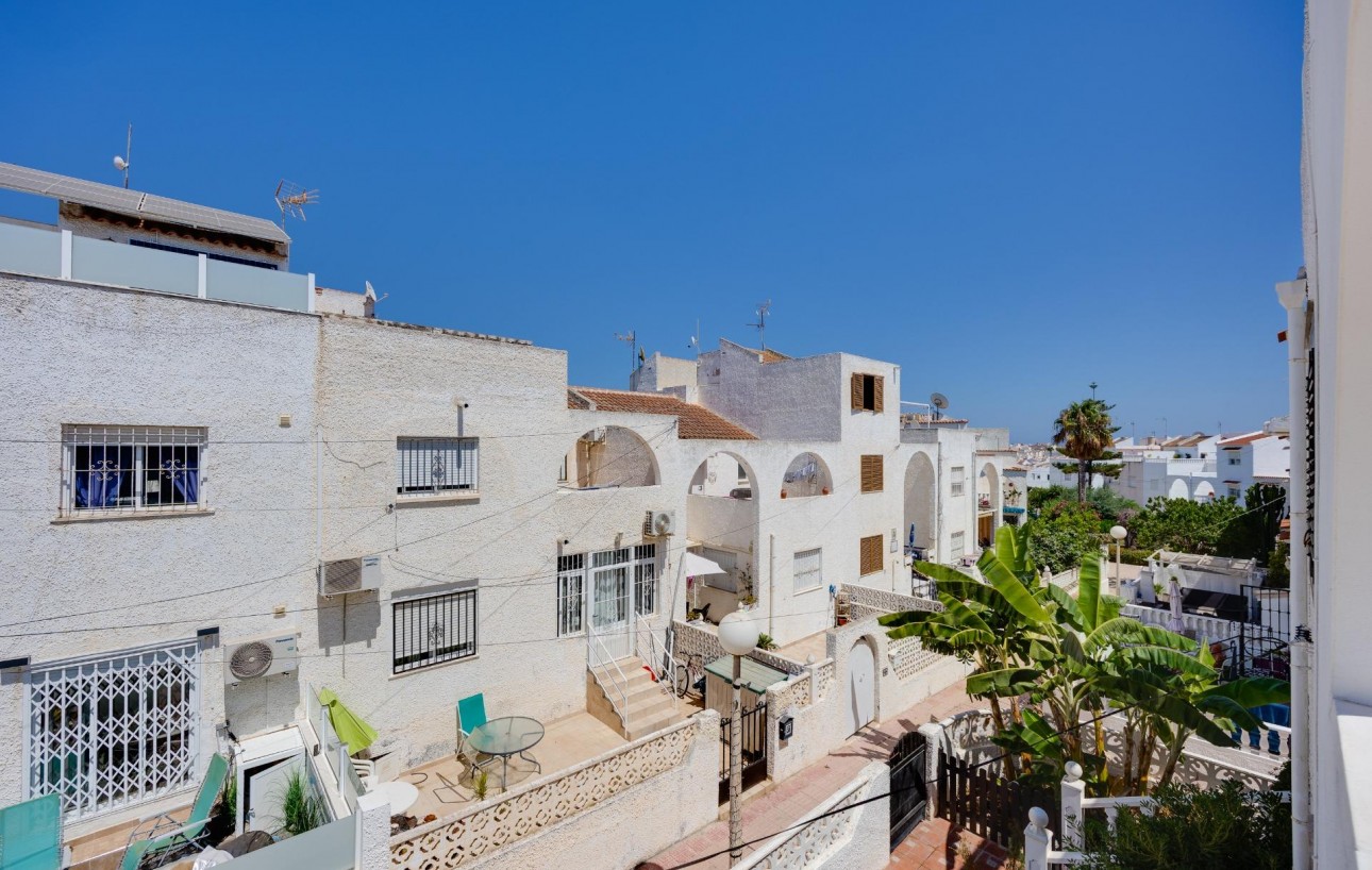 Resale - Chalet - Torrevieja - Calas blanca