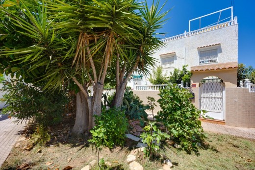 Resale - Chalet - Torrevieja - Calas blanca