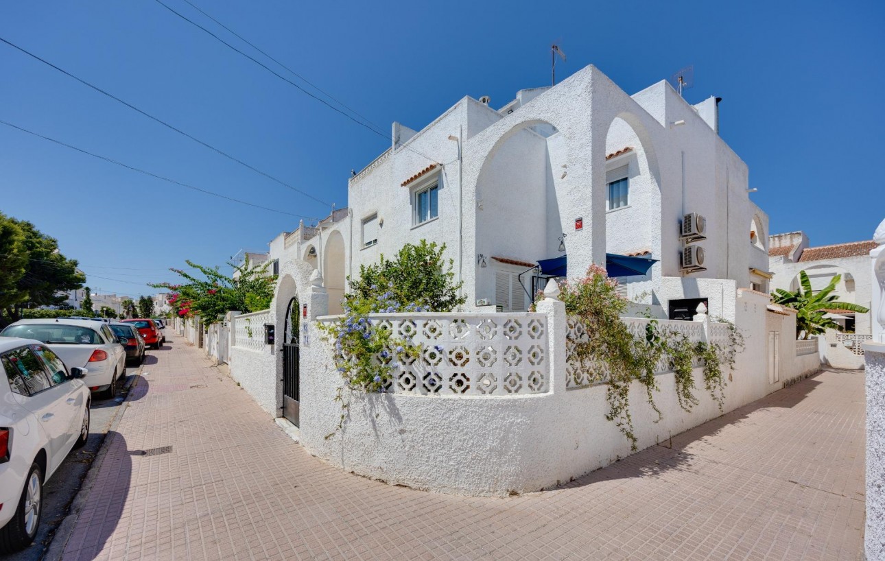 Resale - Chalet - Torrevieja - Calas blanca
