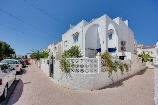 Resale - Chalet - Torrevieja - Calas blanca