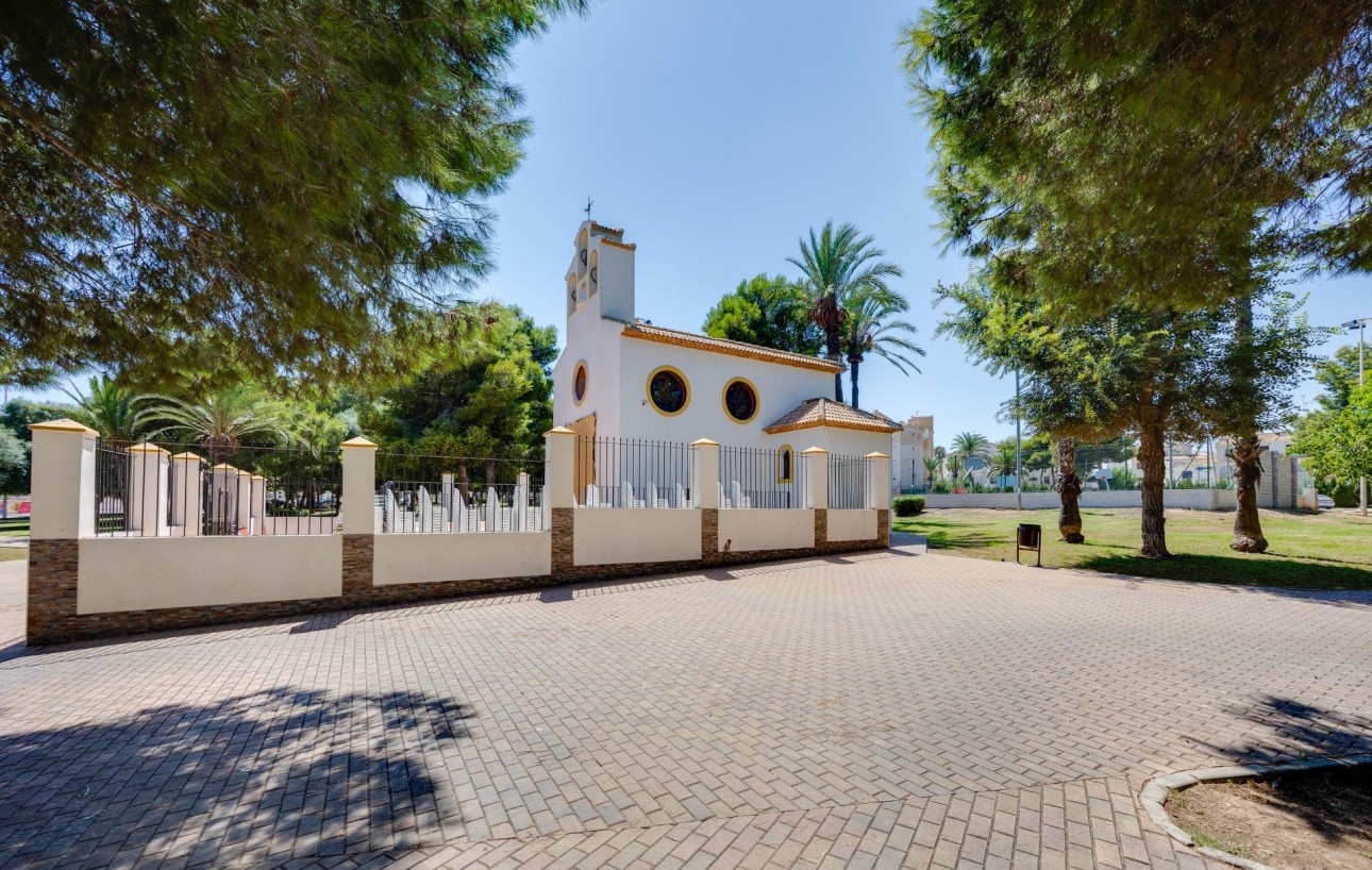 Resale - Chalet - Torrevieja - Calas blanca
