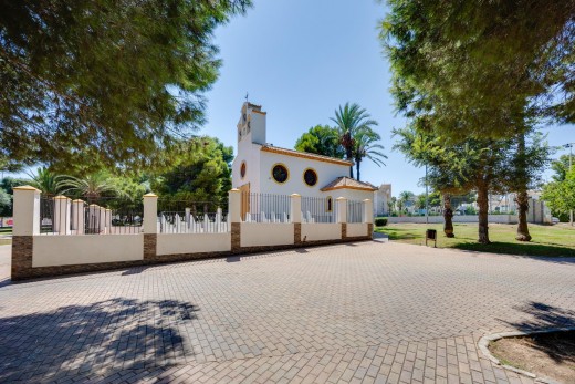 Resale - Chalet - Torrevieja - Calas blanca