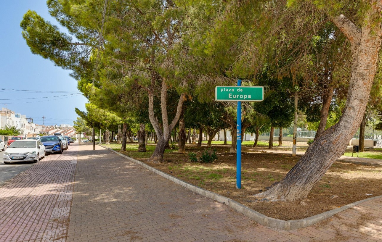 Resale - Chalet - Torrevieja - Calas blanca