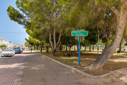 Resale - Chalet - Torrevieja - Calas blanca