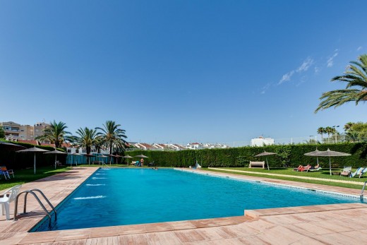 Resale - Chalet - Torrevieja - Calas blanca