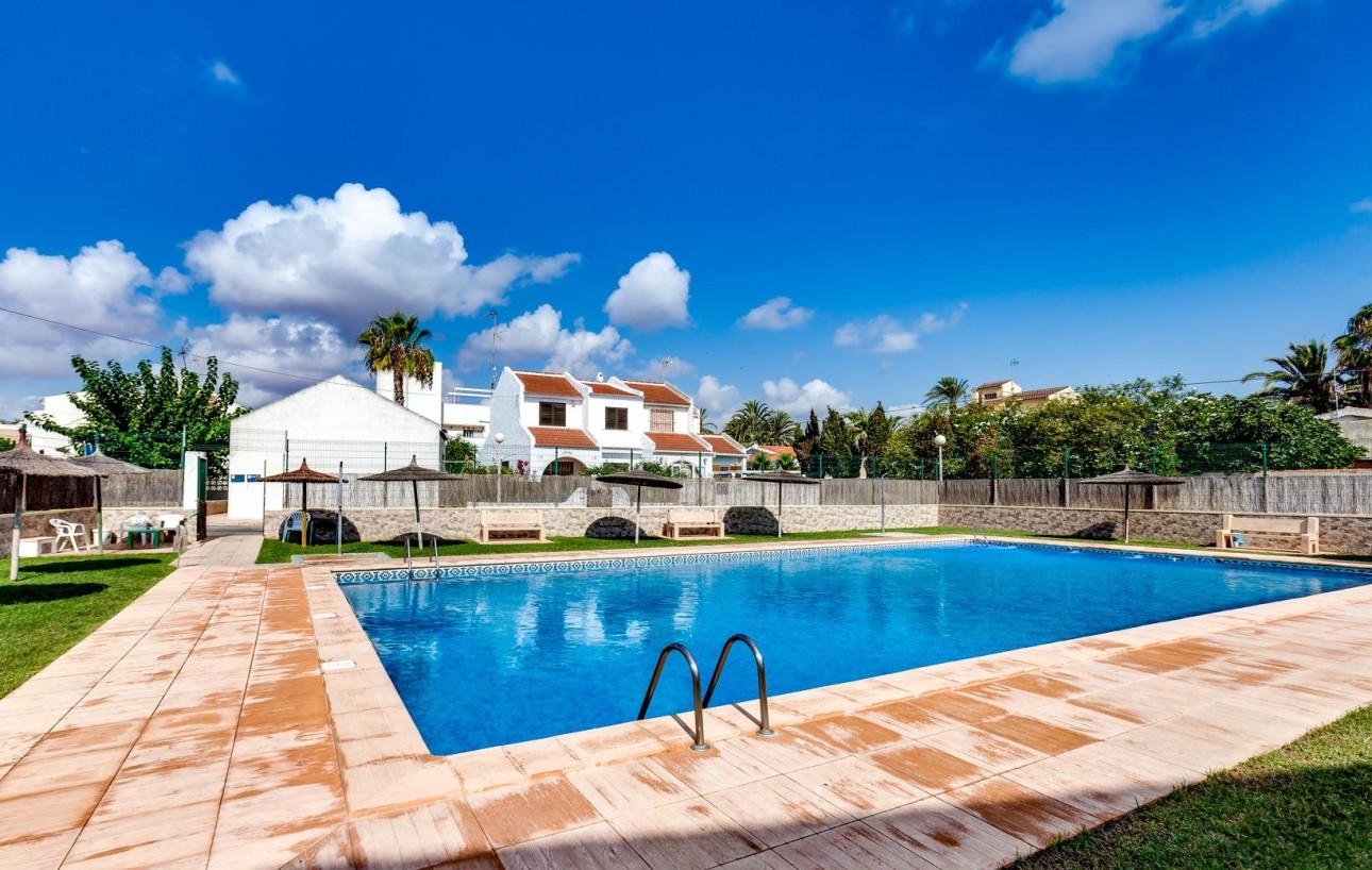 Resale - Chalet - Torrevieja - Calas blanca