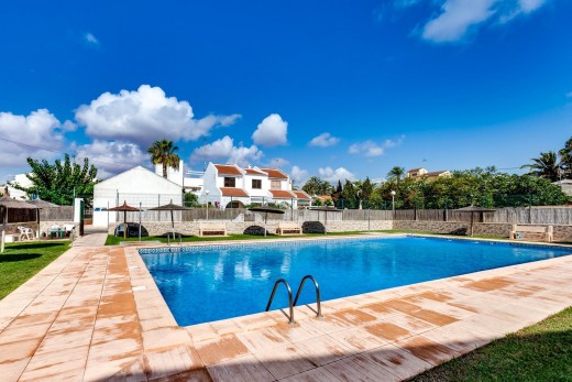 Resale - Chalet - Torrevieja - Calas blanca