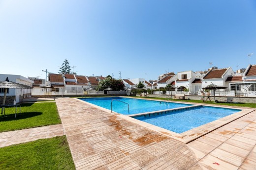 Resale - Chalet - Torrevieja - Calas blanca