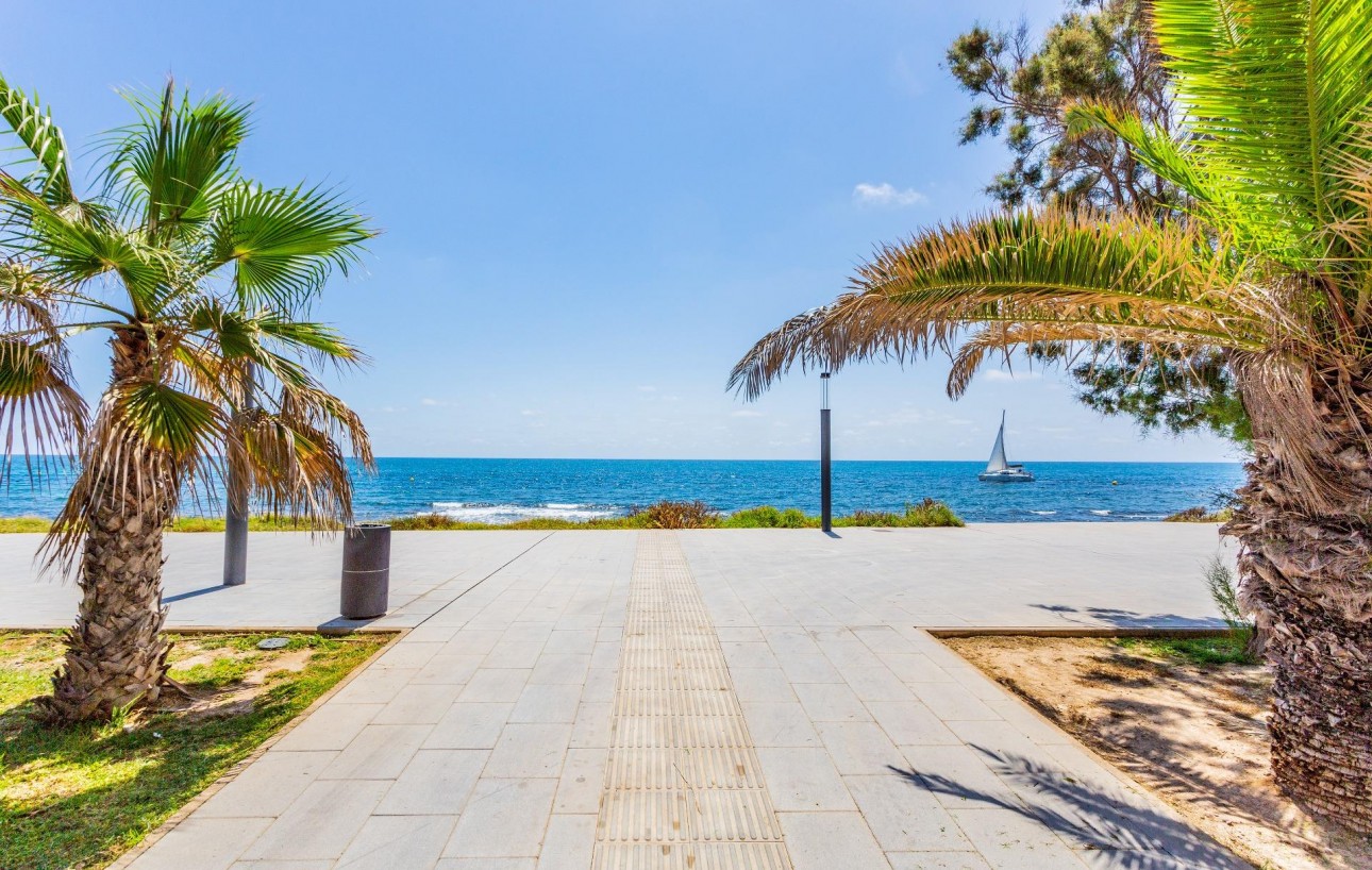 Venta - Bungalow Planta Baja - Torrevieja - Playa de los Naufragos