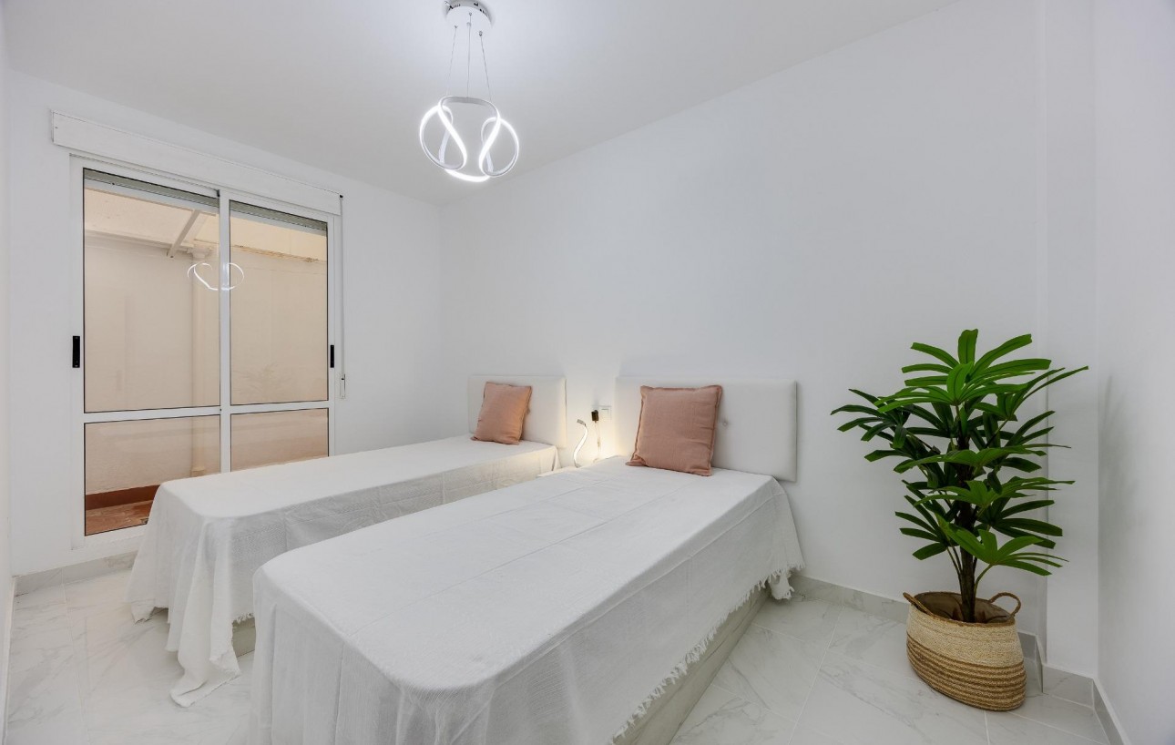 Sale - Apartment - Torrevieja - Parque de las Naciones