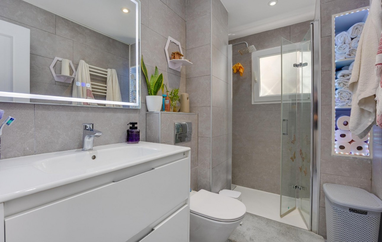 Sale - Bungalow Planta Alta - Torrevieja - Centro