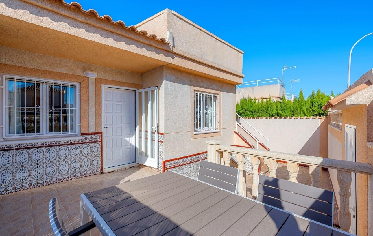 Sale - Bungalow - Torrevieja - Los altos