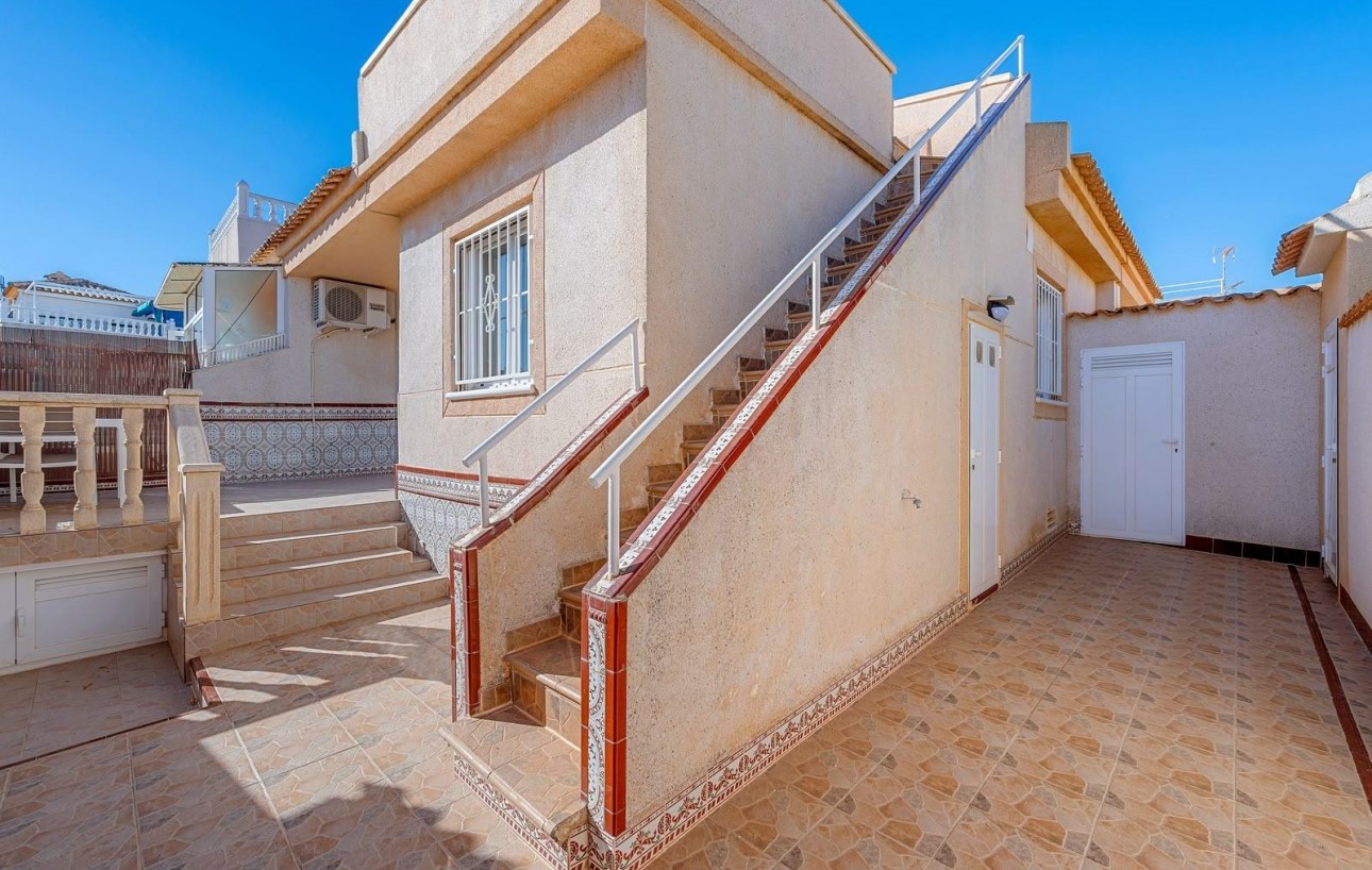 Sale - Bungalow - Torrevieja - Los altos