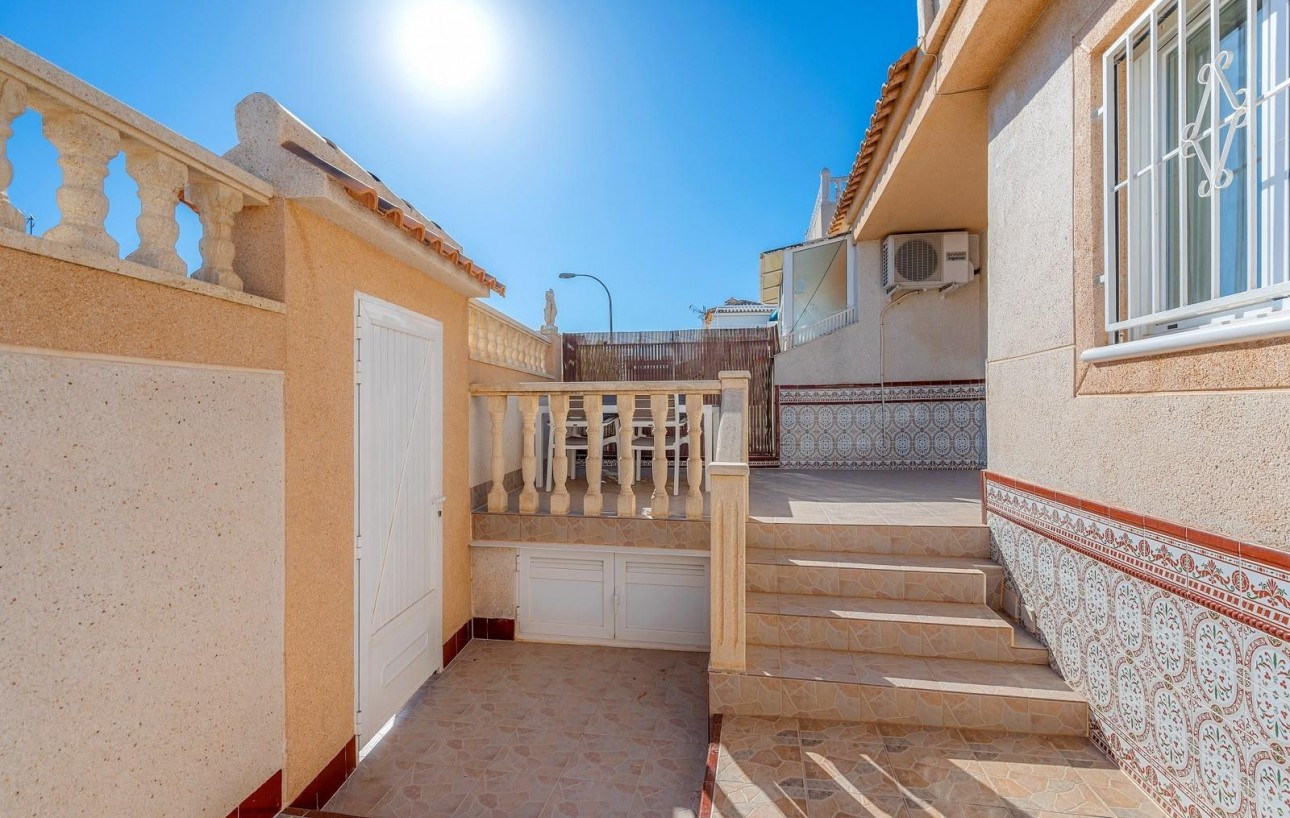 Sale - Bungalow - Torrevieja - Los altos