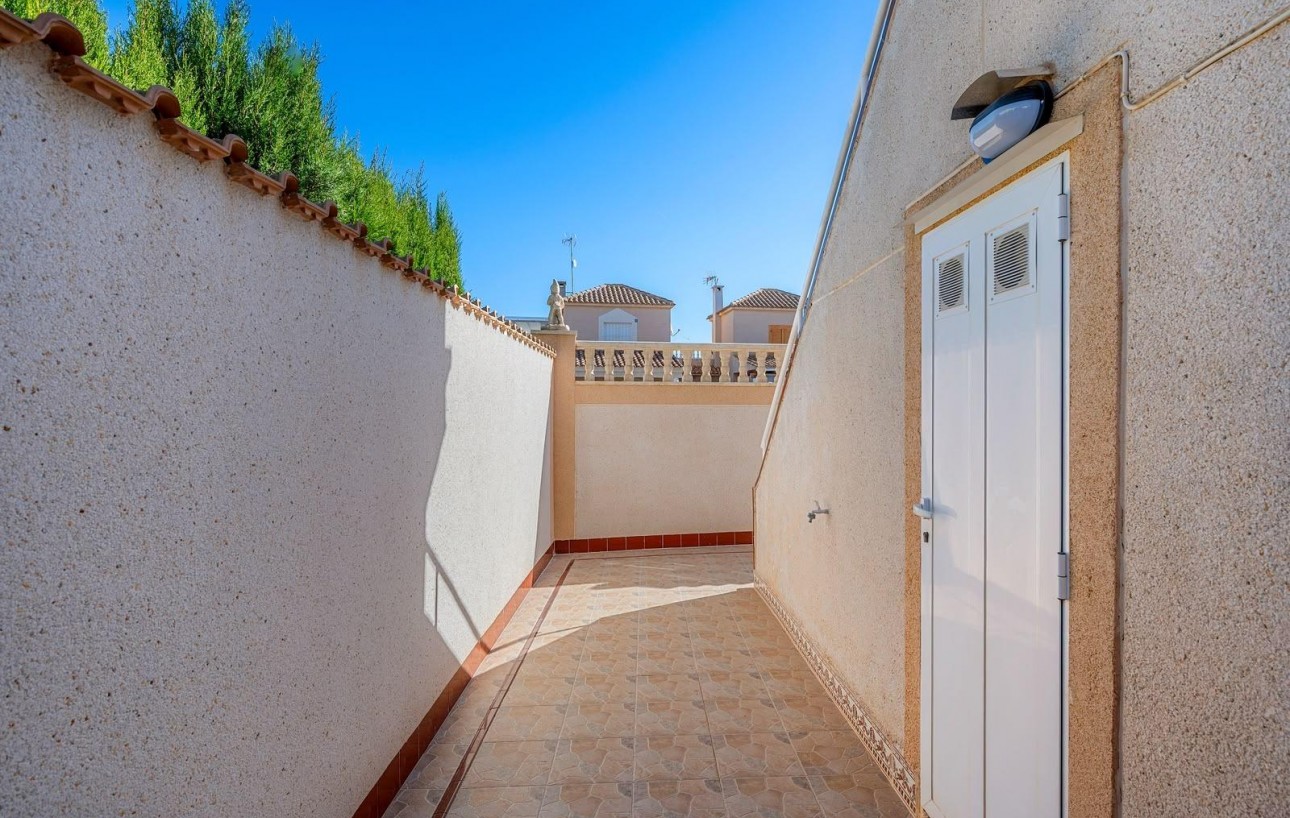 Sale - Bungalow - Torrevieja - Los altos