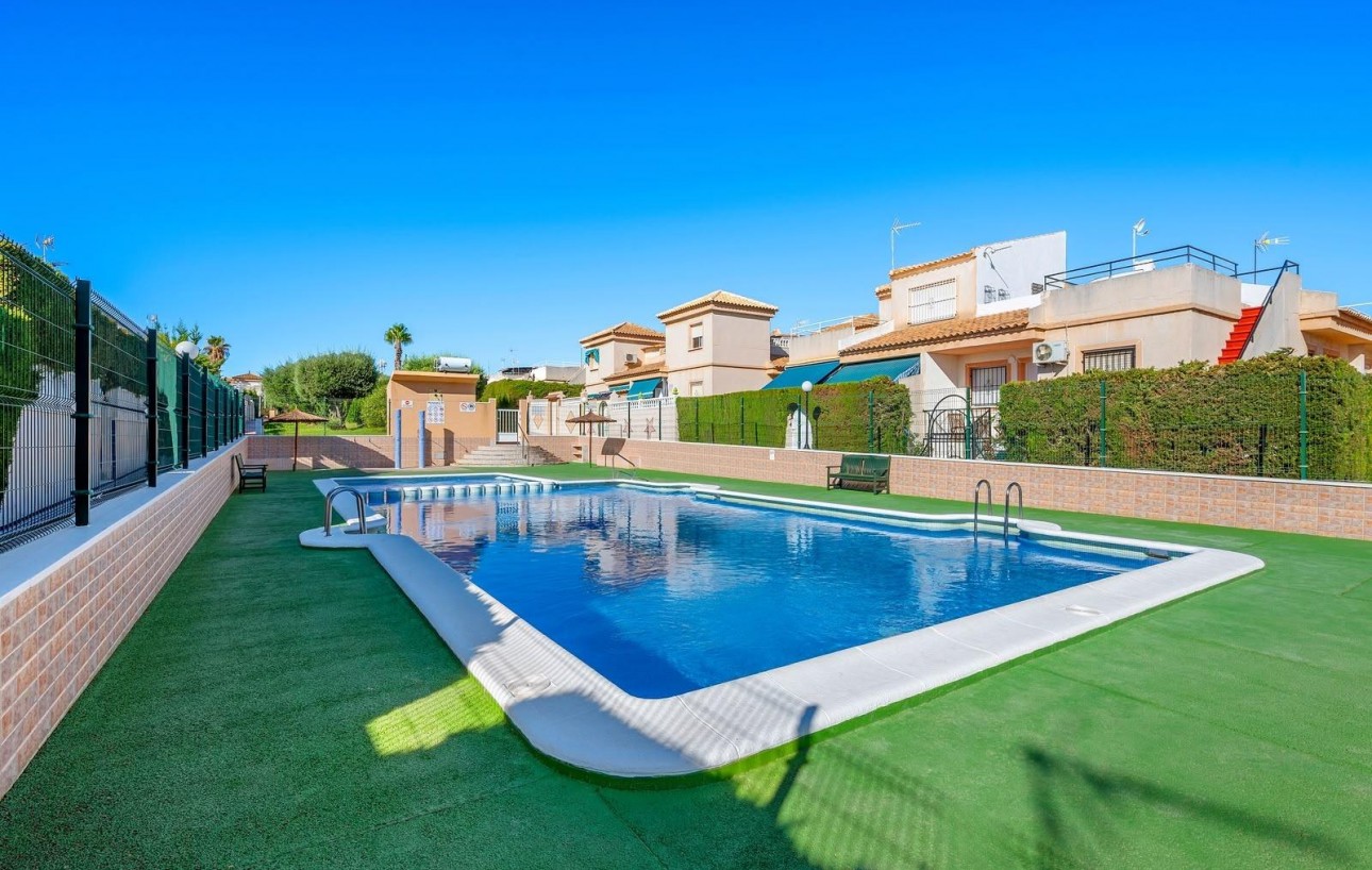 Sale - Bungalow - Torrevieja - Los altos