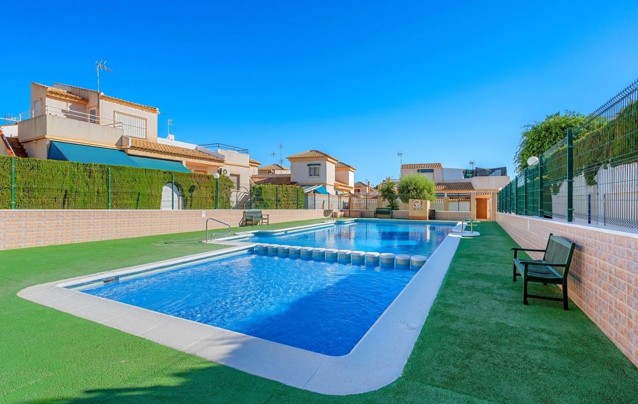 Sale - Bungalow - Torrevieja - Los altos