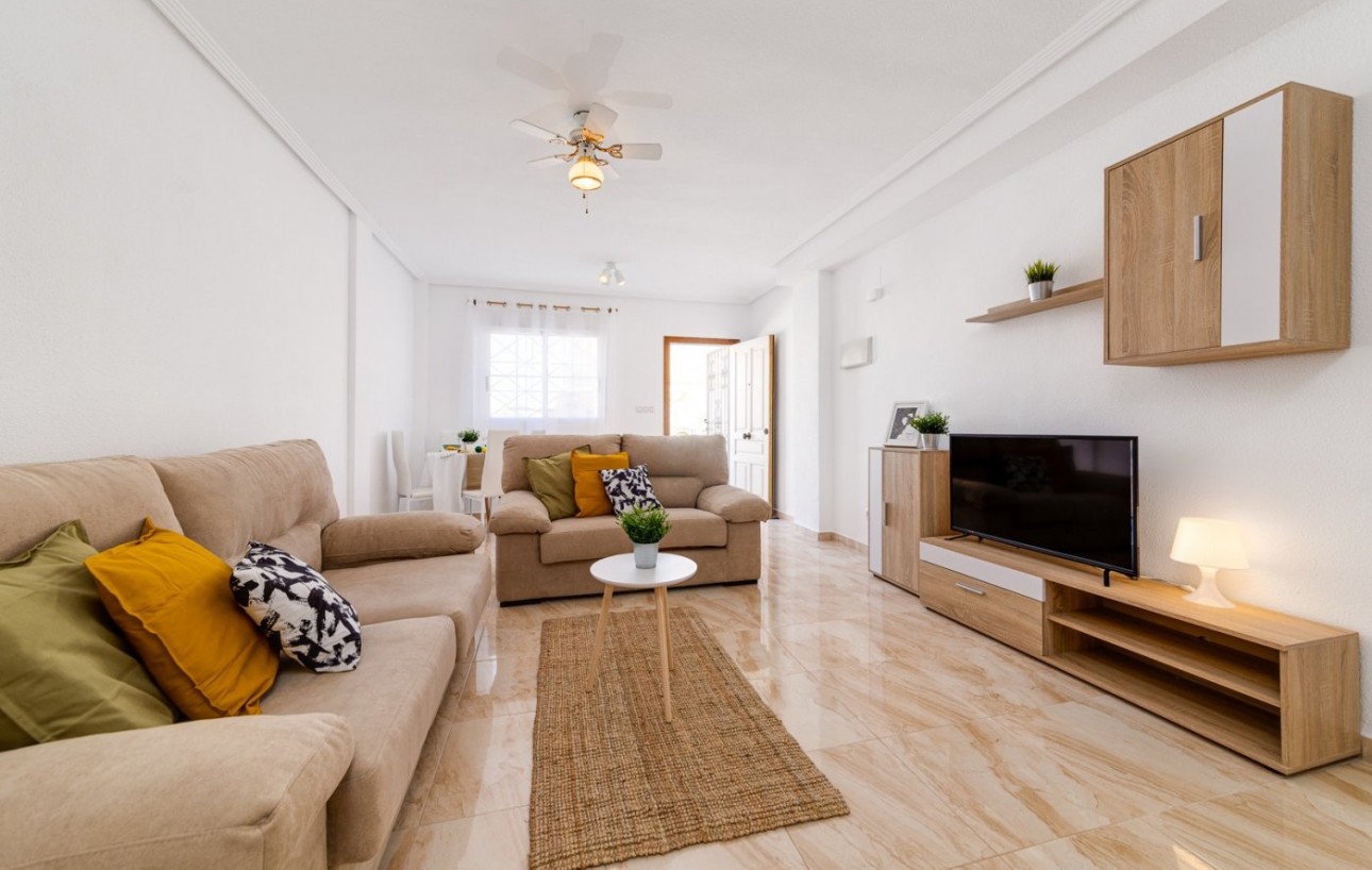 Sale - Chalet - Torrevieja - Torretas