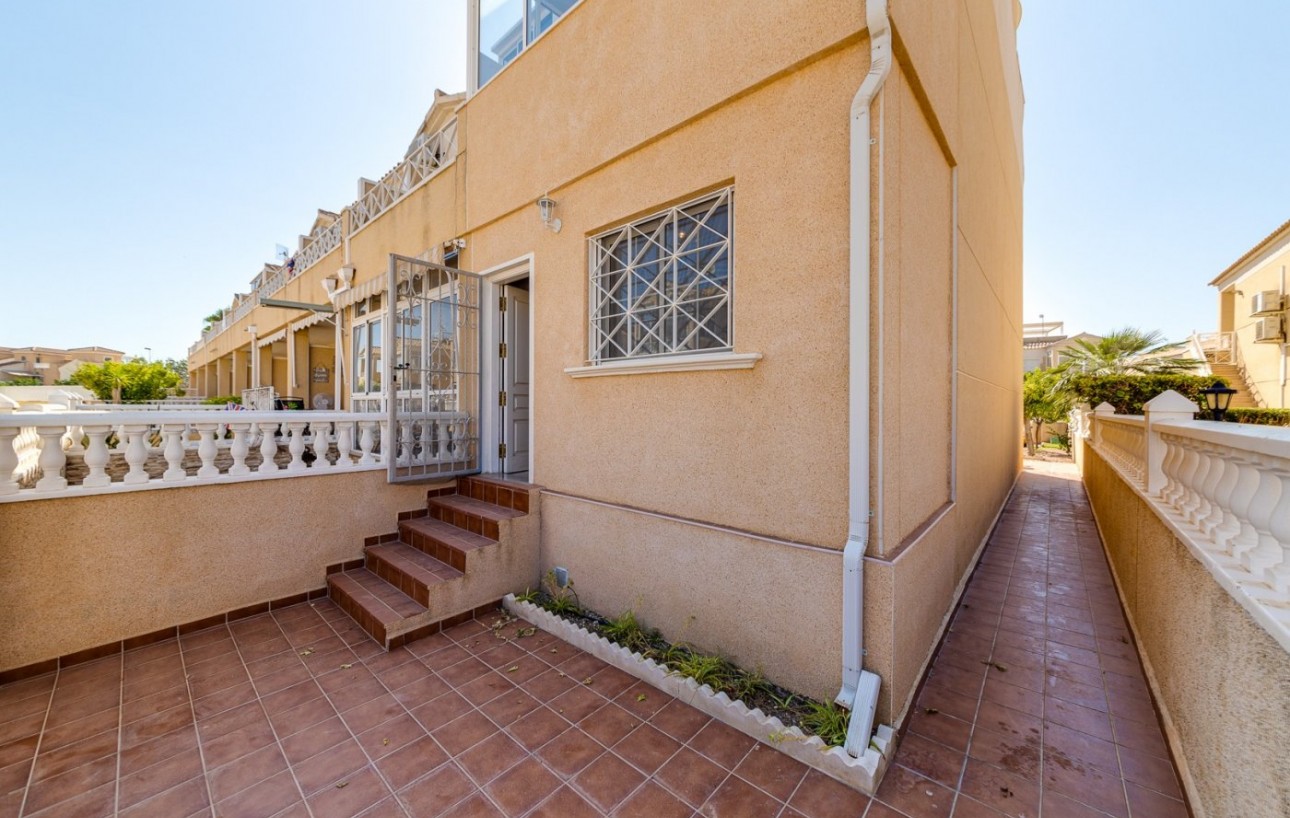 Sale - Chalet - Torrevieja - Torretas