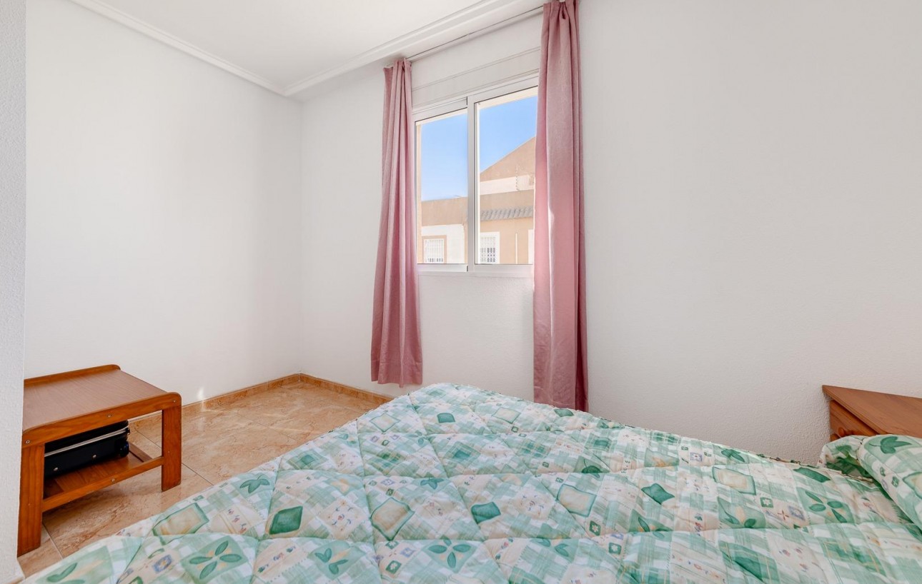 Sale - Chalet - Torrevieja - El limonar