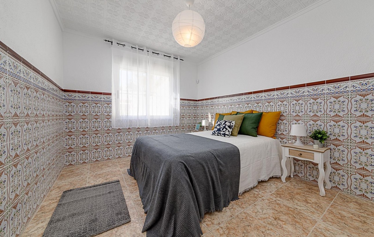 Venta - Chalet - Torrevieja - Torretas