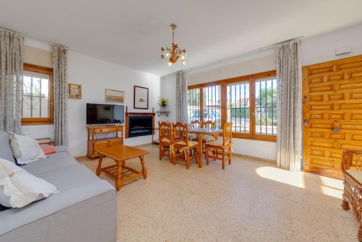 Sale - Chalet - San Miguel de Salinas - Ciudad de las comunicaciones