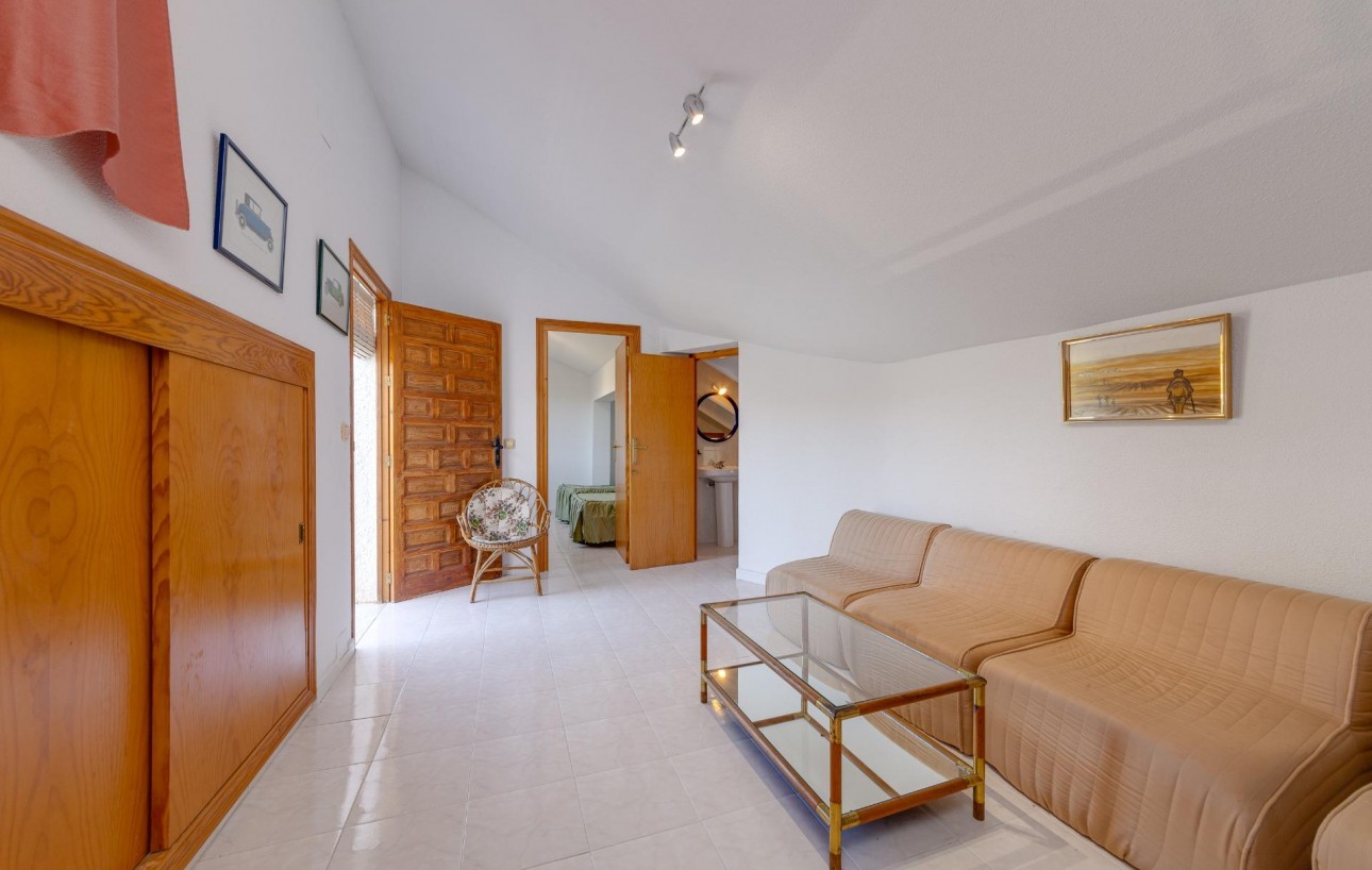 Sale - Chalet - San Miguel de Salinas - Ciudad de las comunicaciones