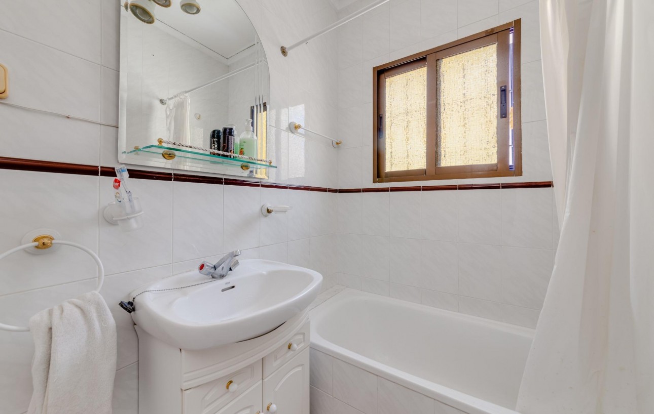 Resale - Bungalow Planta Baja - Torrevieja - La Mata