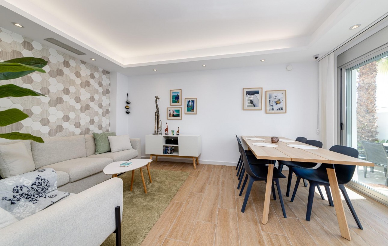Resale - Chalet - Torrevieja - Rosaleda-los frutales
