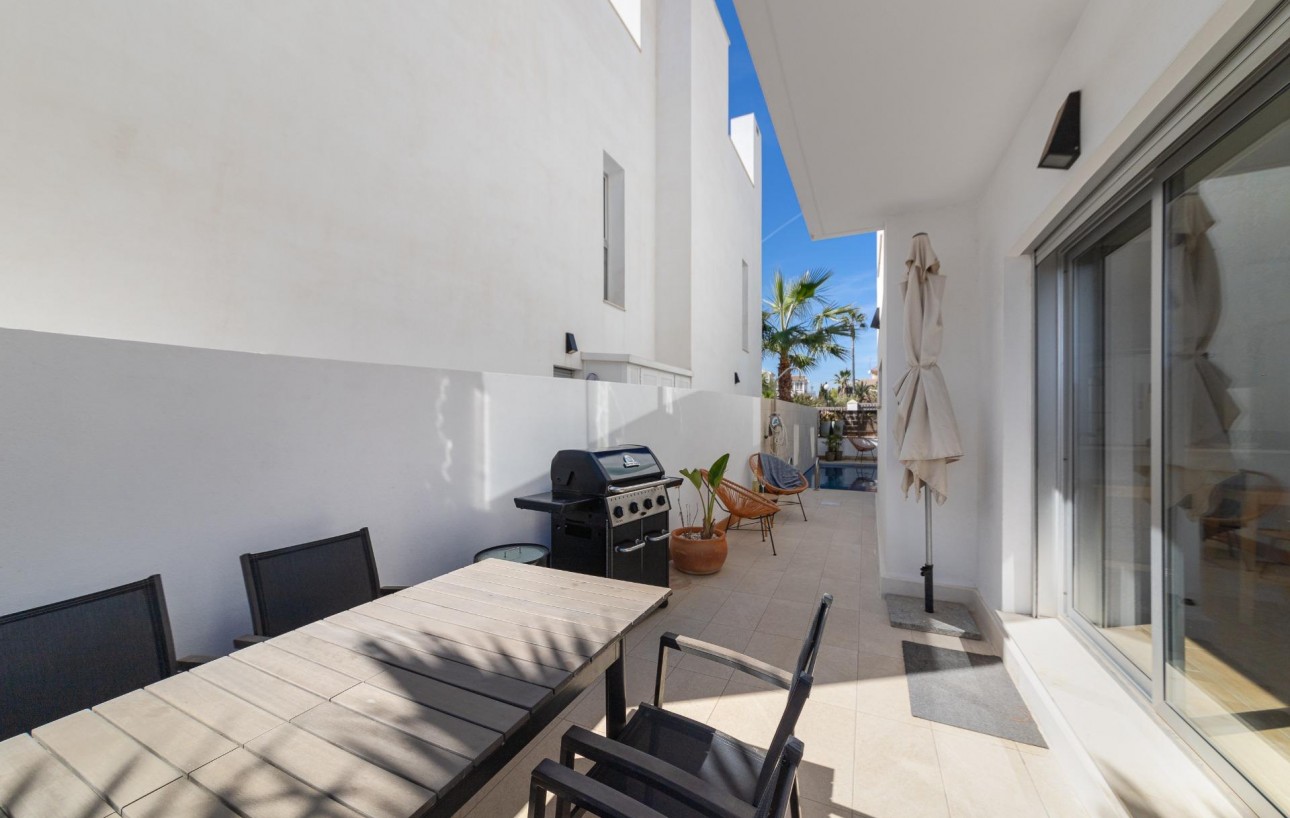 Resale - Chalet - Torrevieja - Rosaleda-los frutales