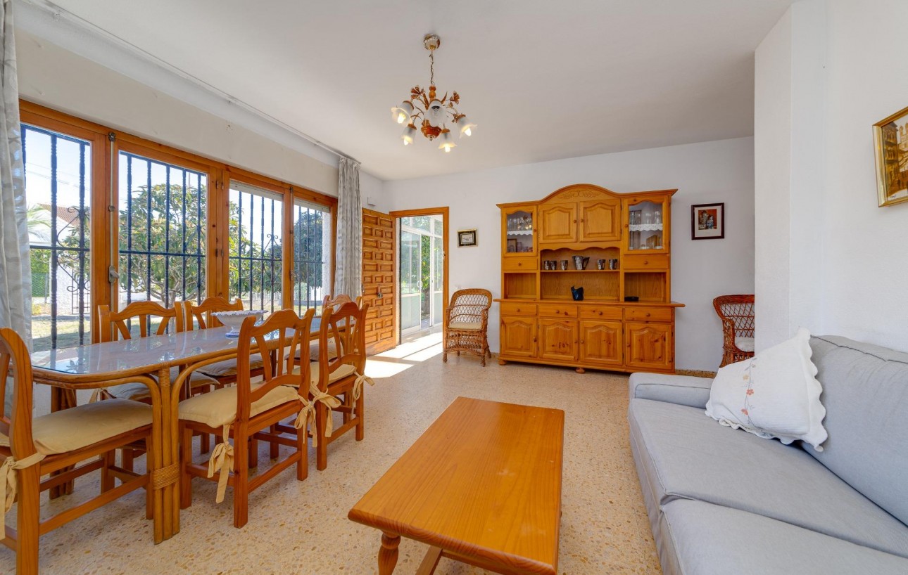 Venta - Chalet - San Miguel de Salinas - Ciudad de las comunicaciones