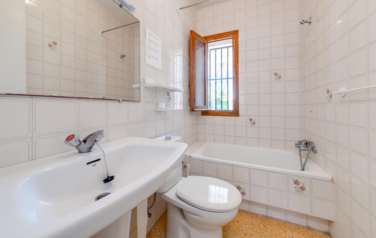 Venta - Chalet - San Miguel de Salinas - Ciudad de las comunicaciones