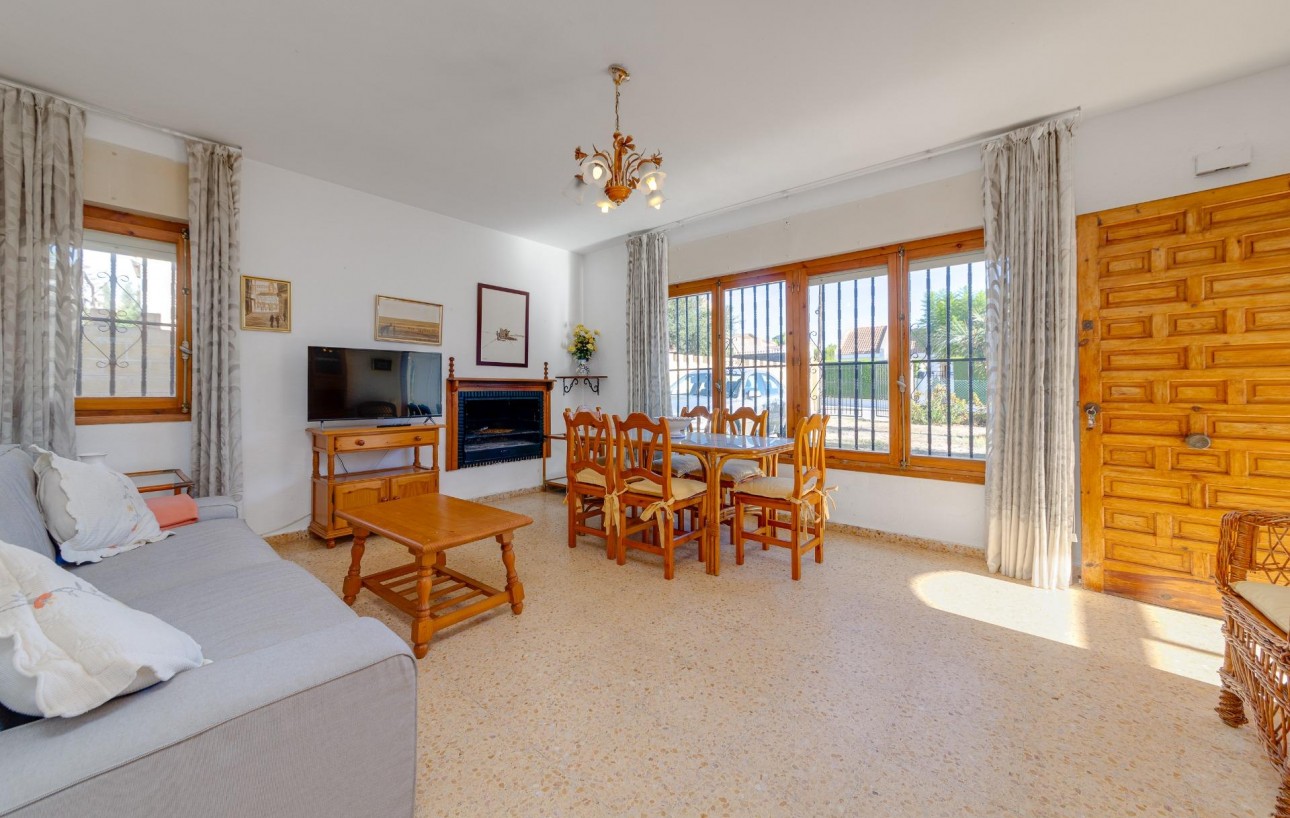 Venta - Chalet - San Miguel de Salinas - Ciudad de las comunicaciones