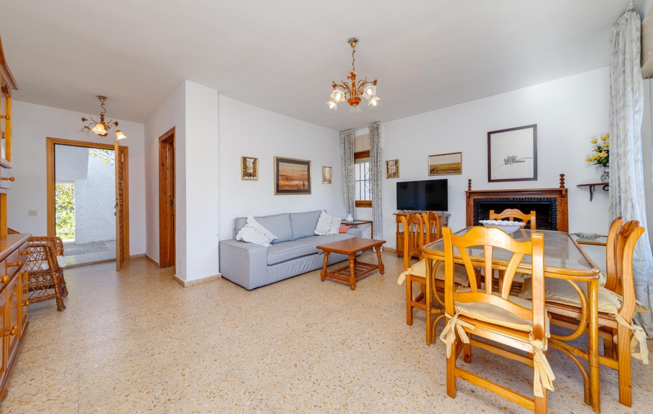 Venta - Chalet - San Miguel de Salinas - Ciudad de las comunicaciones