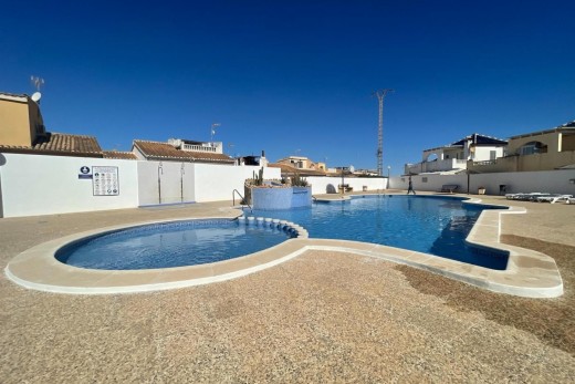 Resale - Chalet - Torrevieja - Los altos