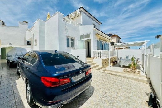 Resale - Chalet - Torrevieja - Los altos