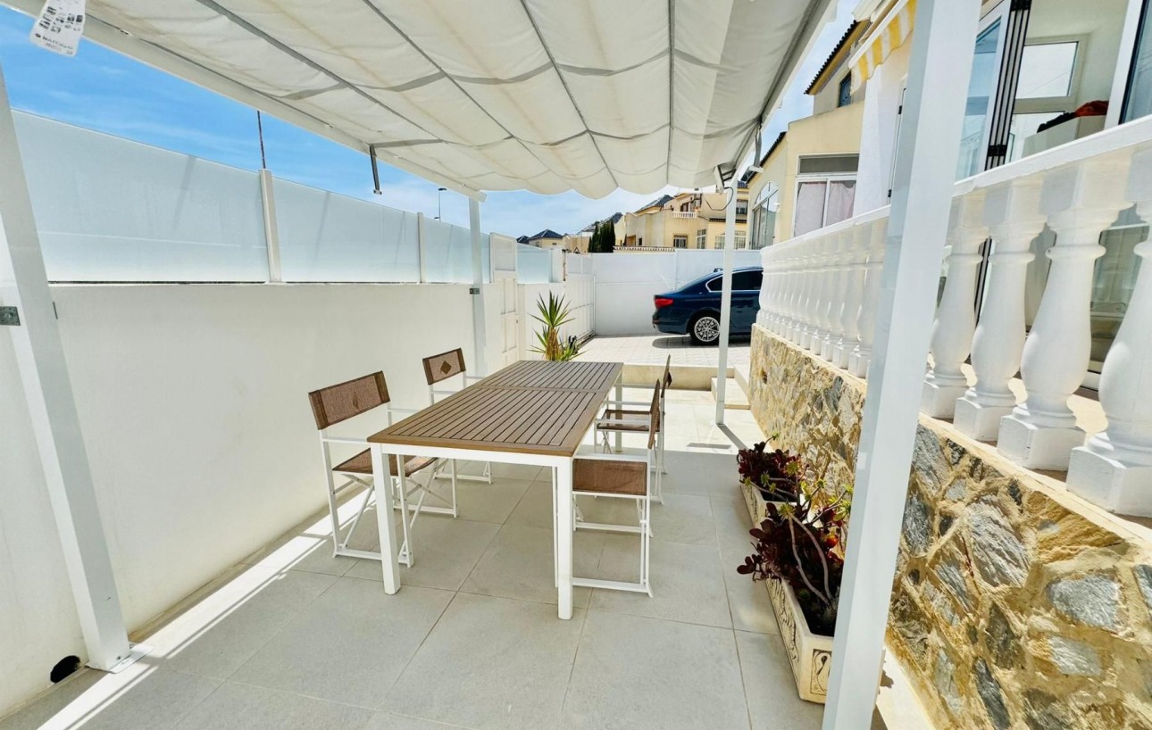 Resale - Chalet - Torrevieja - Los altos